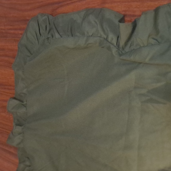 Green Ruffled Pillowcases - Picture 7 of 8